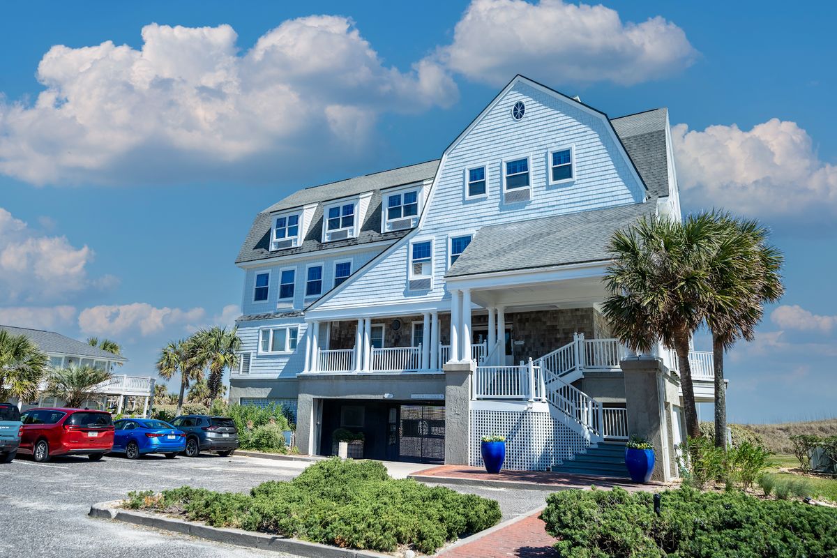 The Hoyt House — 1905 Queen Anne Victorian inn in Fernandina Beach historic district