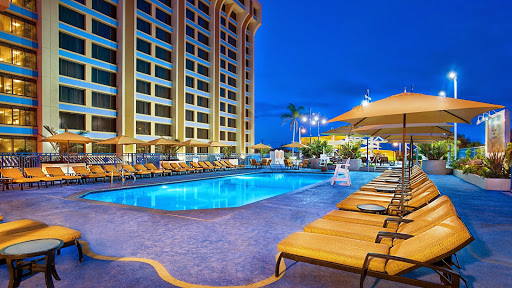 Sheraton Park Hotel at the Anaheim Resort — quiet hotel set back on landscaped grounds across from Disneyland