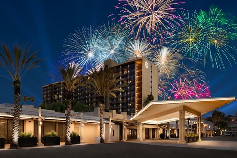 Anaheim Marriott — twin-tower convention hotel adjacent to Anaheim Convention Center with refreshed rooms 2024