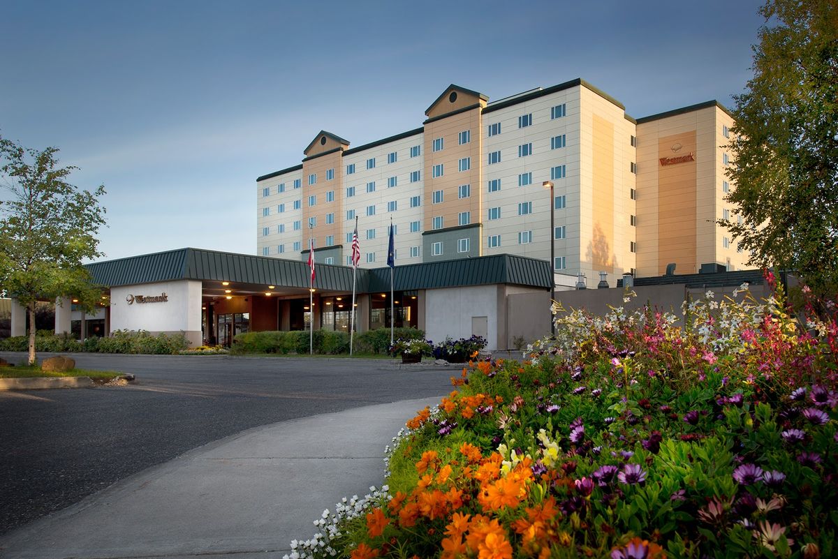 Copper Whale Inn — bed and breakfast on a bluff above Cook Inlet, downtown Anchorage