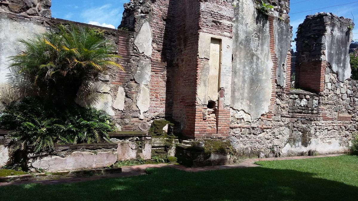 Pensativo House Hotel Antigua Guatemala — 13 rooms boutique in restored colonial townhouse with garden courtyard