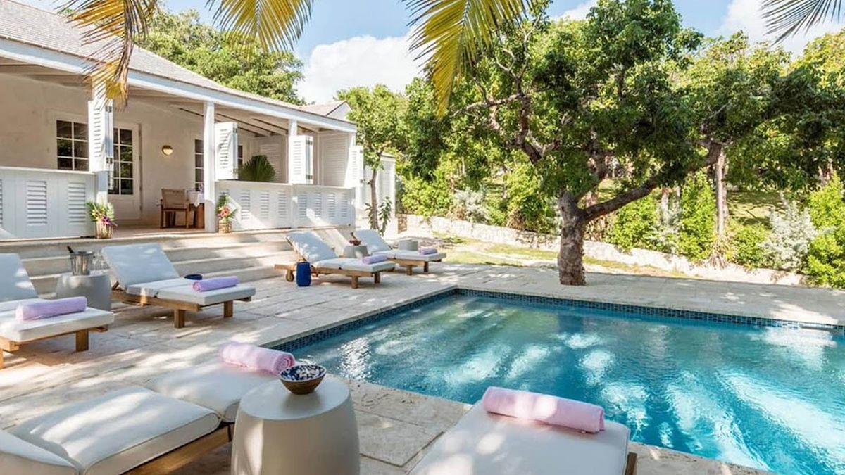 Pink Sands Resort Harbour Island Bahamas — 25 cottages on pink-sand beach