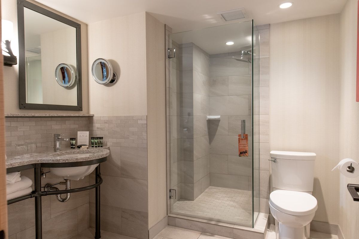 Moose Hotel & Suites — Banff — additional view 4