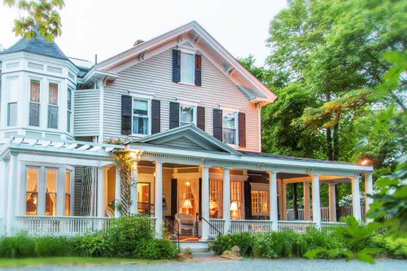 Holiday Inn Bar Harbor Regency — full-service oceanfront hotel with marina and family pools