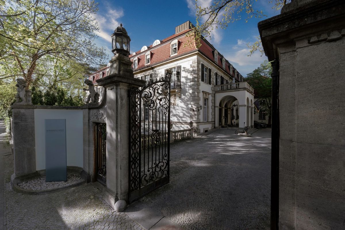 Schlosshotel Berlin by Patrick Hellmann