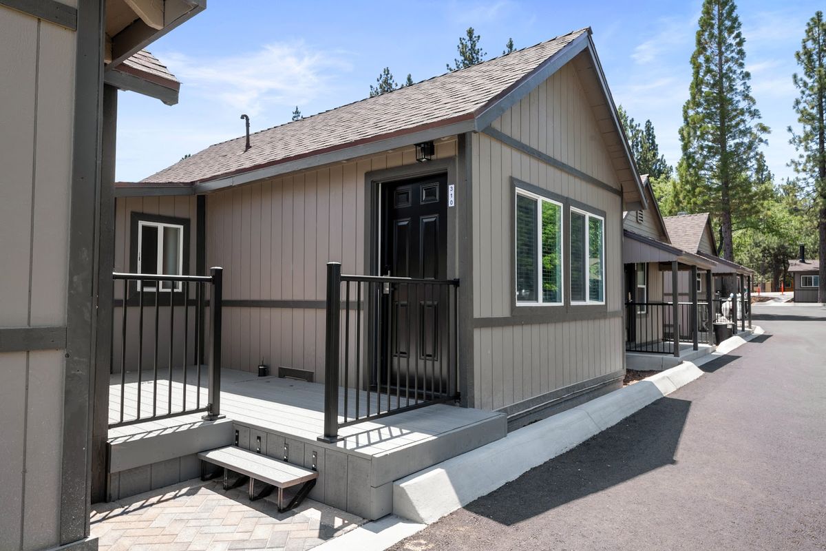 Black Forest Lodge Big Bear — Bavarian-style timber lodge with pine setting and private balconies