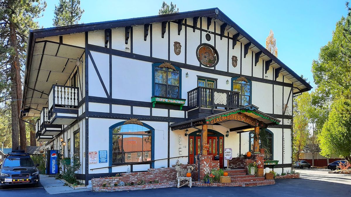 Holiday Inn Resort The Lodge at Big Bear — full-service mountain hotel with outdoor pool, fitness centre and family suites