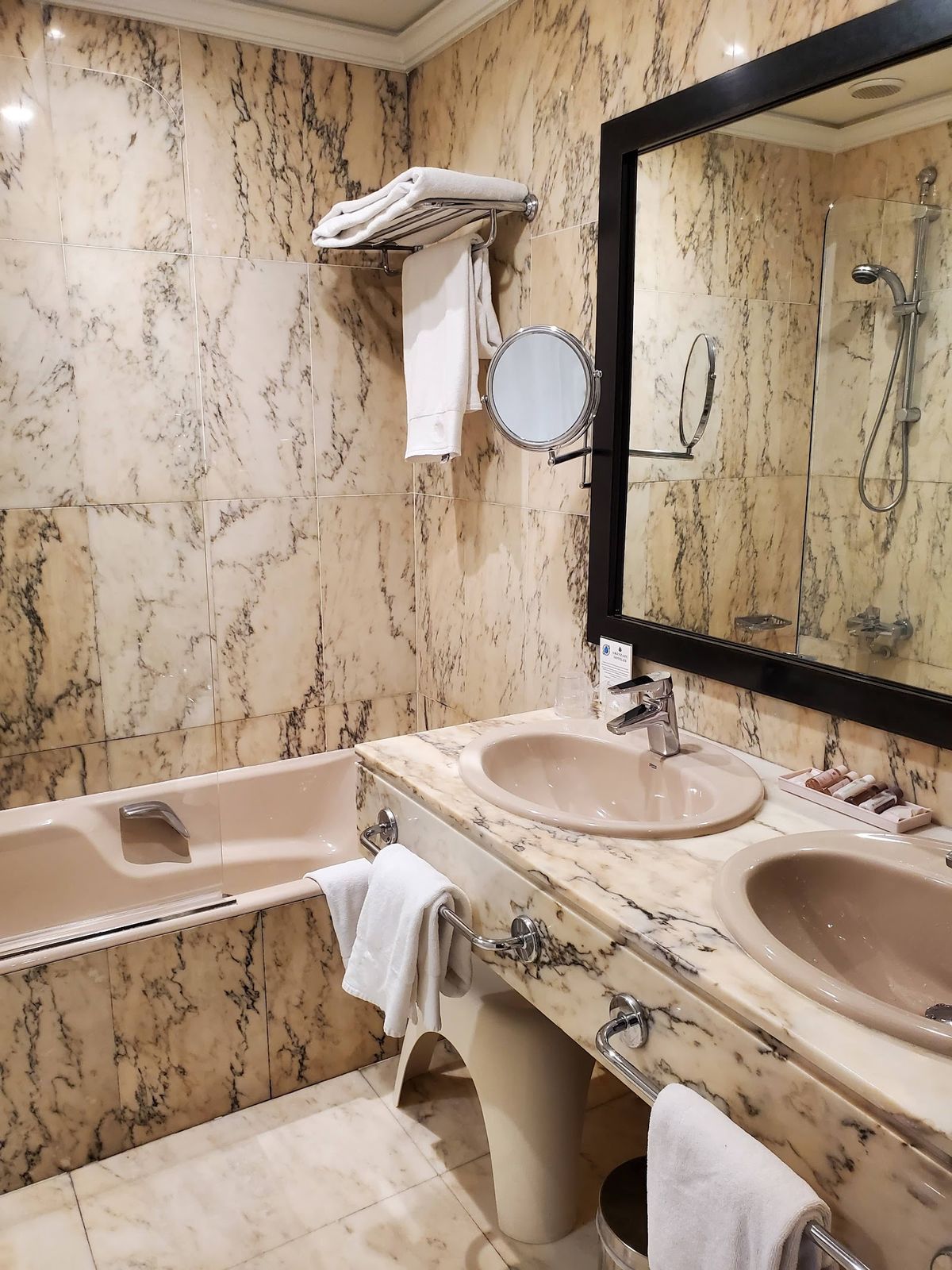Hotel Carlton — Bilbao — additional view 3