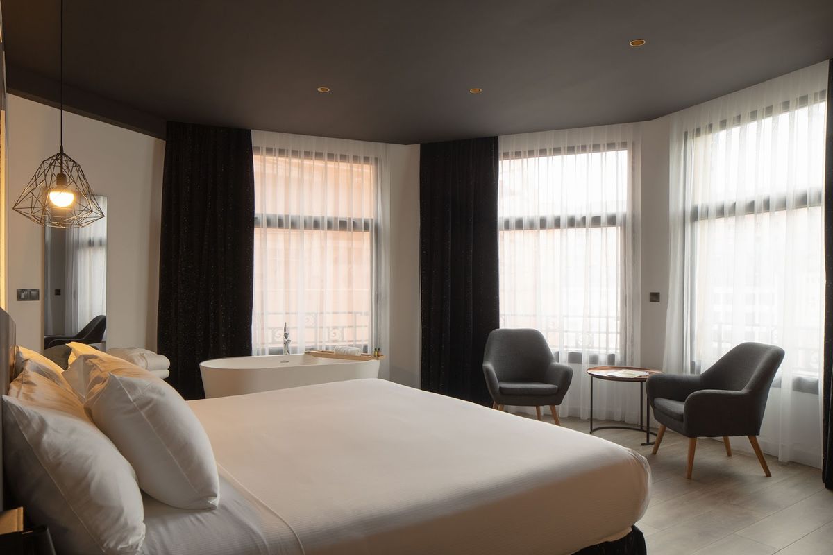 Mercure Bilbao Jardines de Albia Spain — 138 rooms five-star hotel on central Plaza Jardines de Albia