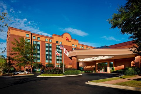 Hampton Inn and Suites Birmingham Downtown The Tutwiler — 1914 historic apartment hotel converted to luxury suites