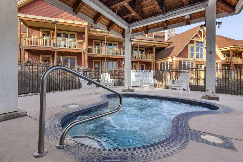Quality Inn Blue Mountain — value hotel near the ski resort and Collingwood village