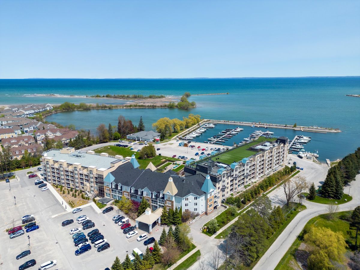Cranberry Resort Collingwood — golf and lakefront resort with marina near Blue Mountain