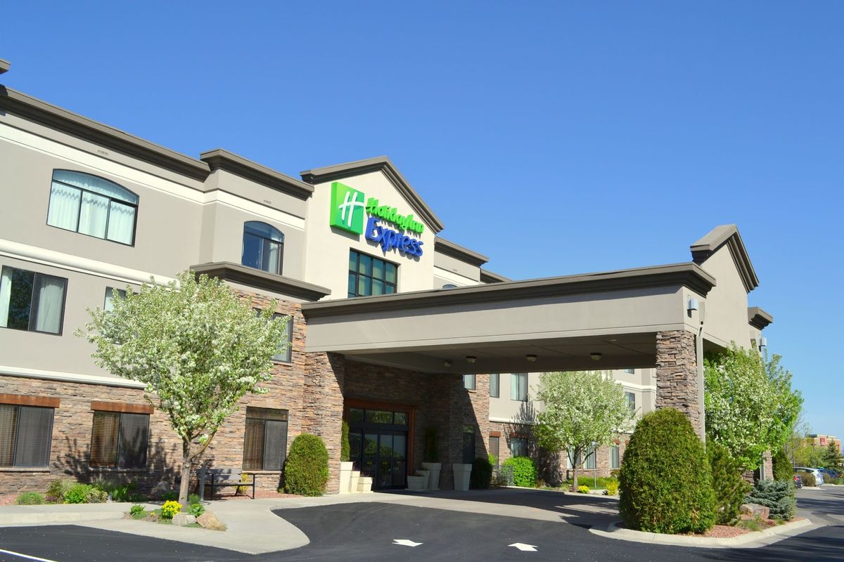 Hampton Inn Bozeman — Hilton select-service hotel with mountain-view rooms