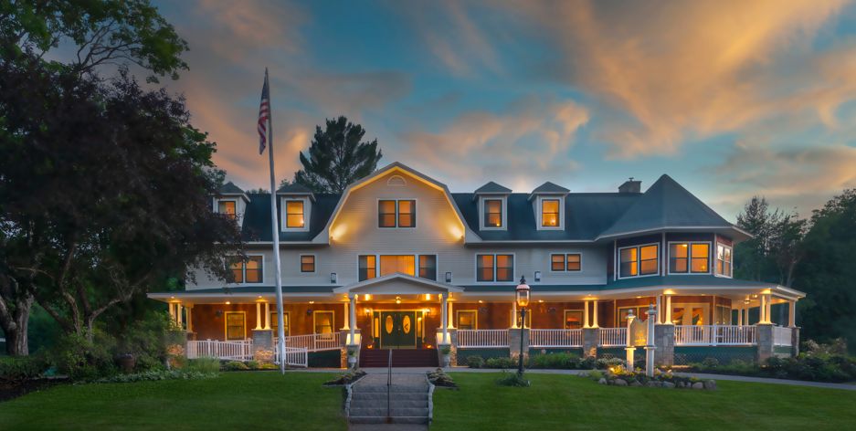 White Mountain Hotel & Resort — North Conway resort hotel beneath Cathedral Ledge, New Hampshire