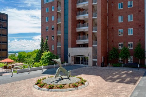 Marriott Burlington — full-service hotel near Church Street Marketplace