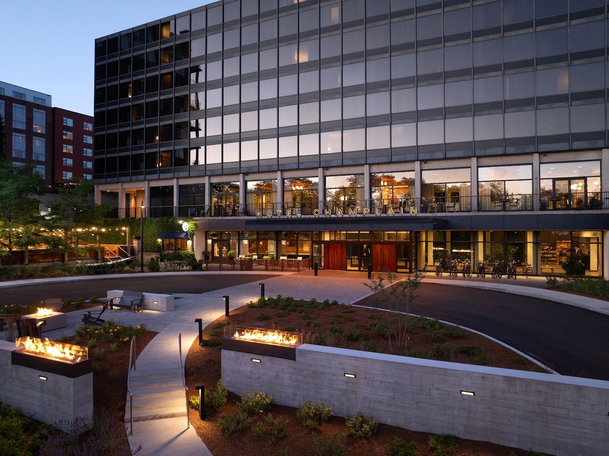 Courtyard by Marriott Burlington Harbor — waterfront hotel near Church Street Marketplace