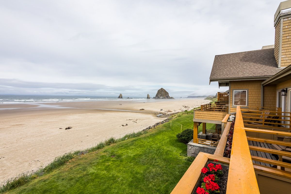 Hallmark Resort Cannon Beach — oceanfront resort with indoor pool and spa tub suites
