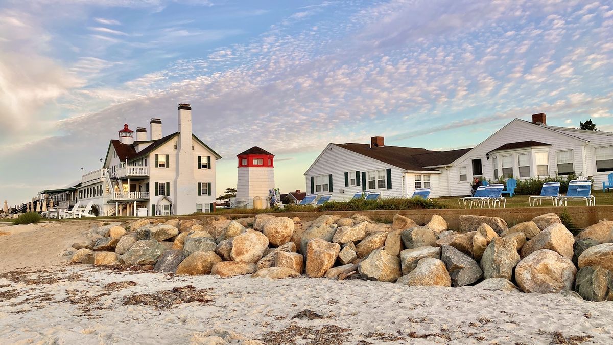 The Coonamessett Inn — 1796 country inn with gardens and pond in Falmouth, Cape Cod