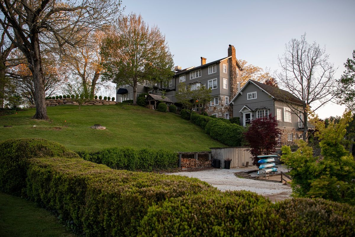 The Wells Inn Cashiers — boutique inn near Mountainside Theatre and the Cashiers crossroads
