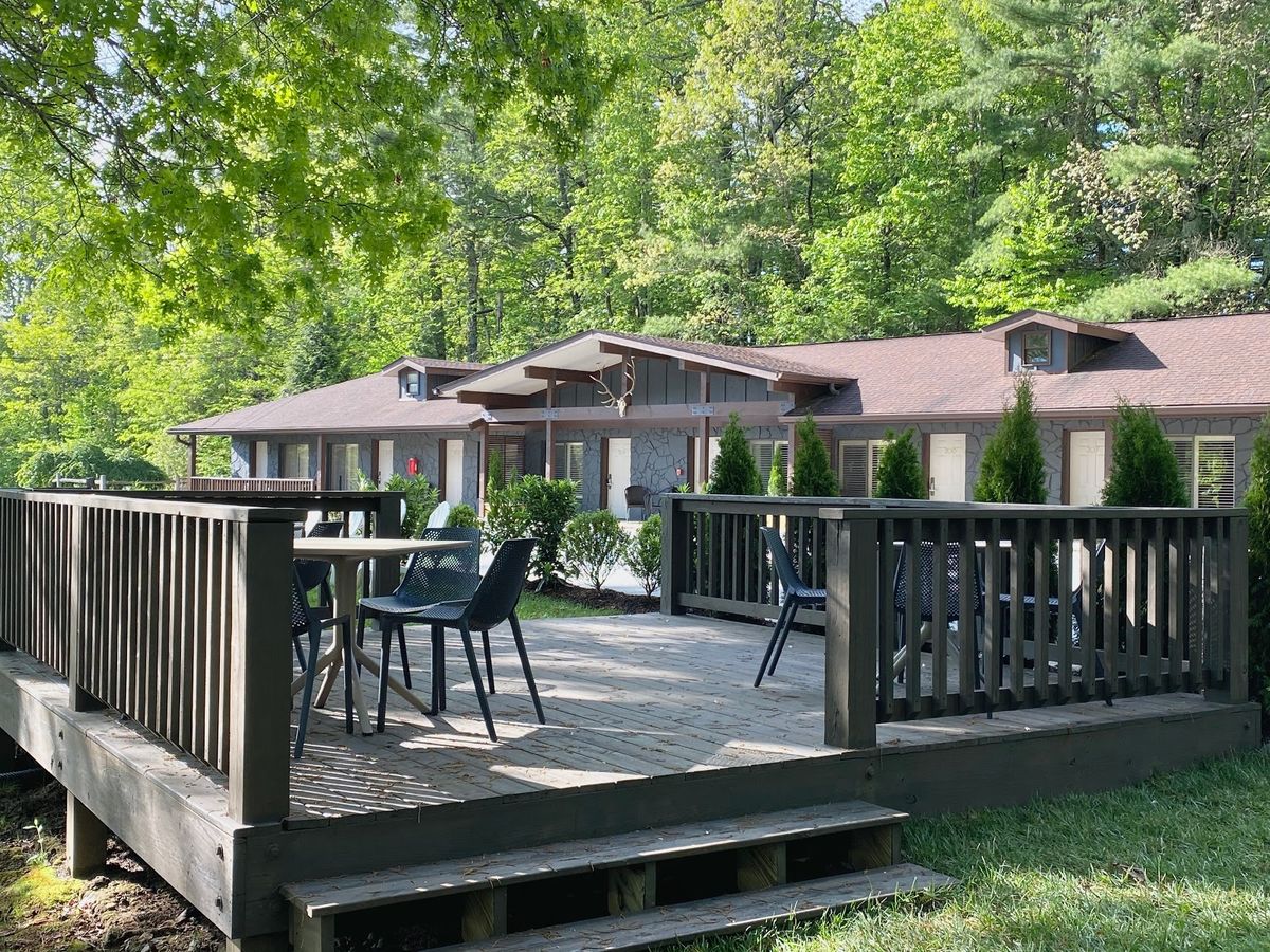 Sunset Motel Brevard — vintage roadside motel near Brevard North Carolina, peripheral to Cashiers