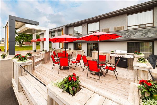 Holiday Inn Express and Suites Charlottetown — modern mid-range hotel near downtown