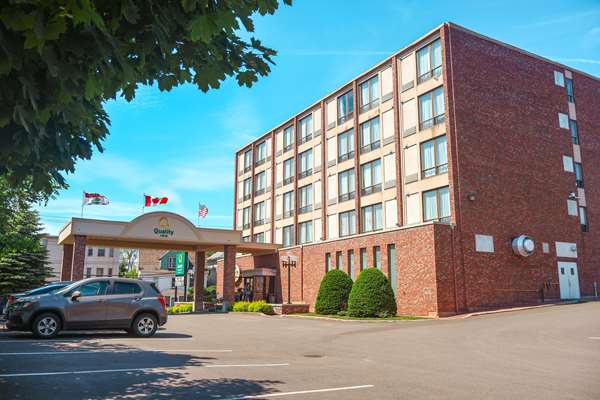 Comfort Inn Charlottetown — mid-range hotel near Charlottetown airport YYG