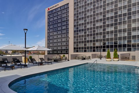 Hilton Garden Inn Chattanooga Downtown — riverfront business hotel near Tennessee Aquarium