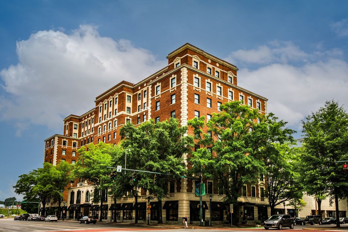 Westin Chattanooga — modern downtown hotel with rooftop pool and Lookout Mountain views