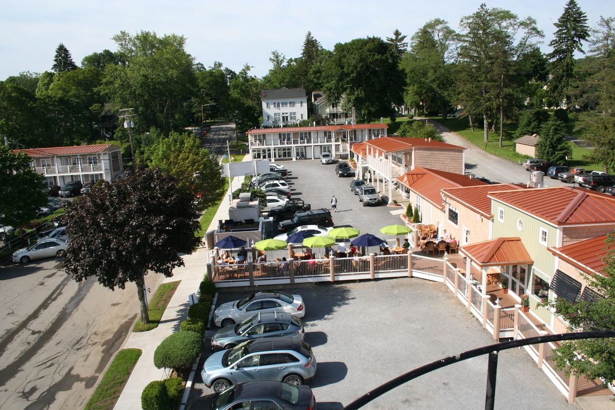 Lake'n Pines Motel — family lakeside motel north of Cooperstown on Otsego Lake with pool and dock