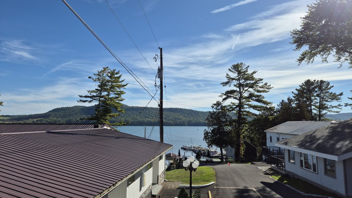 Hickory Grove Inn — 1804 stagecoach inn turned guesthouse on Otsego Lake north of Cooperstown