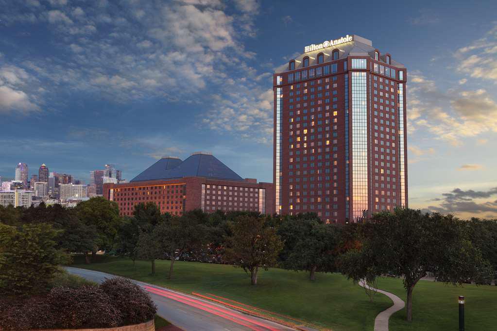 Hilton Anatole Dallas — 27-acre resort and convention hotel in the Design District with art collection and JadeWaters pool complex
