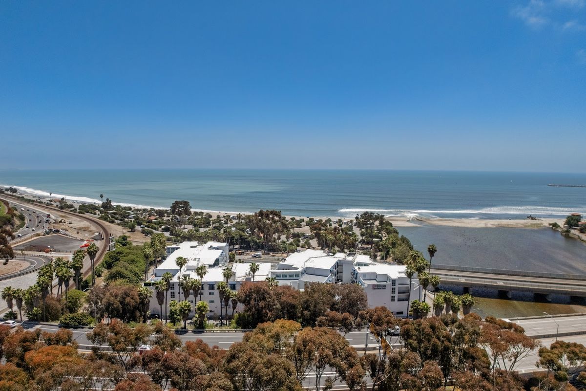 Blue Lantern Inn — Cape Cod-style boutique hotel on the Dana Point bluff above the harbor