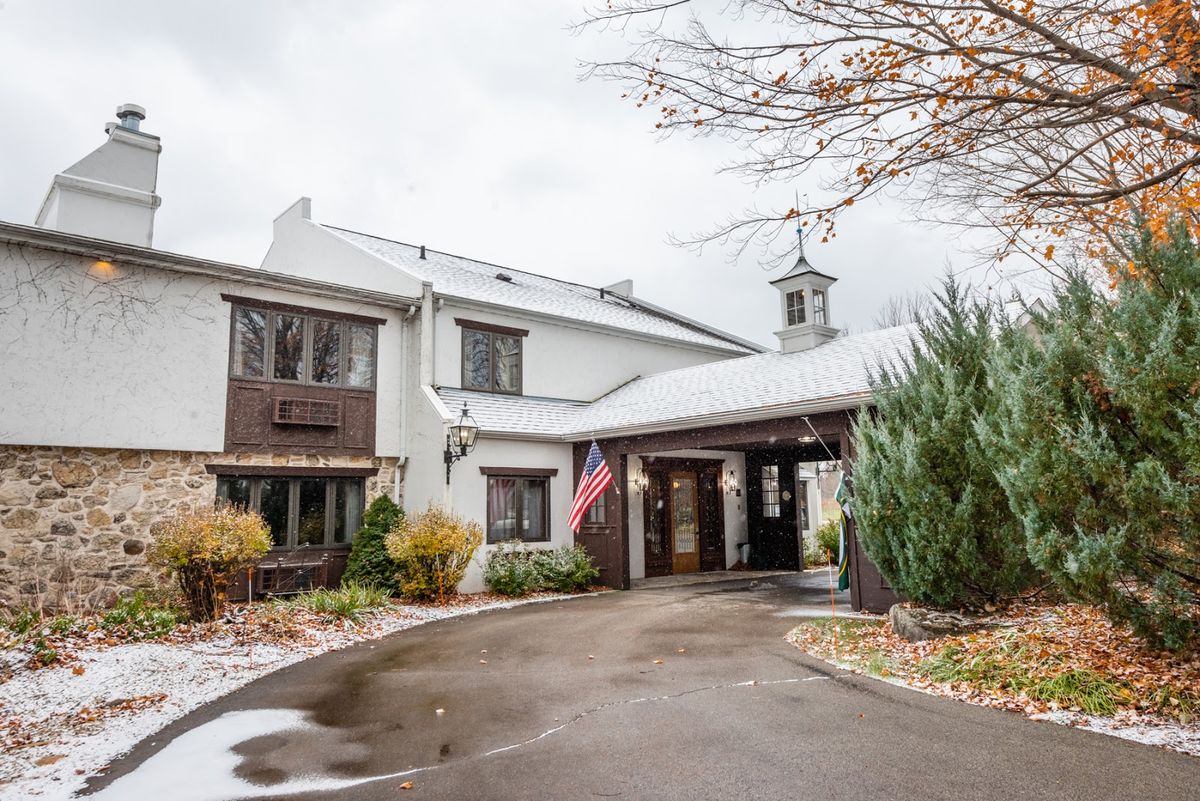 Bay Shore Inn — all-suite waterfront resort in Sturgeon Bay, Door County, Wisconsin