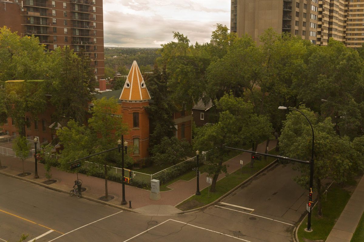 Four Points by Sheraton Edmonton South — south Edmonton hotel near Gateway Boulevard, ideal for airport-bound business travel
