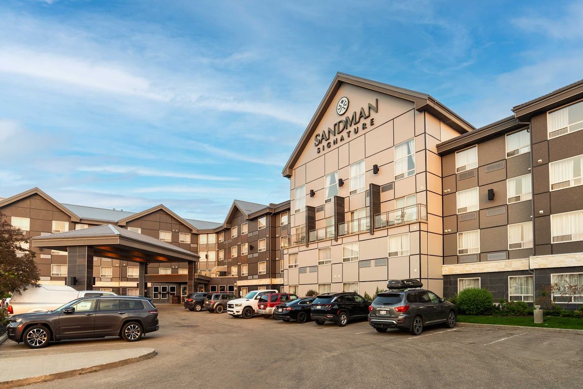 Hyatt Place Edmonton/West — modern hotel near West Edmonton Mall, ideal for families visiting World Waterpark and Galaxyland