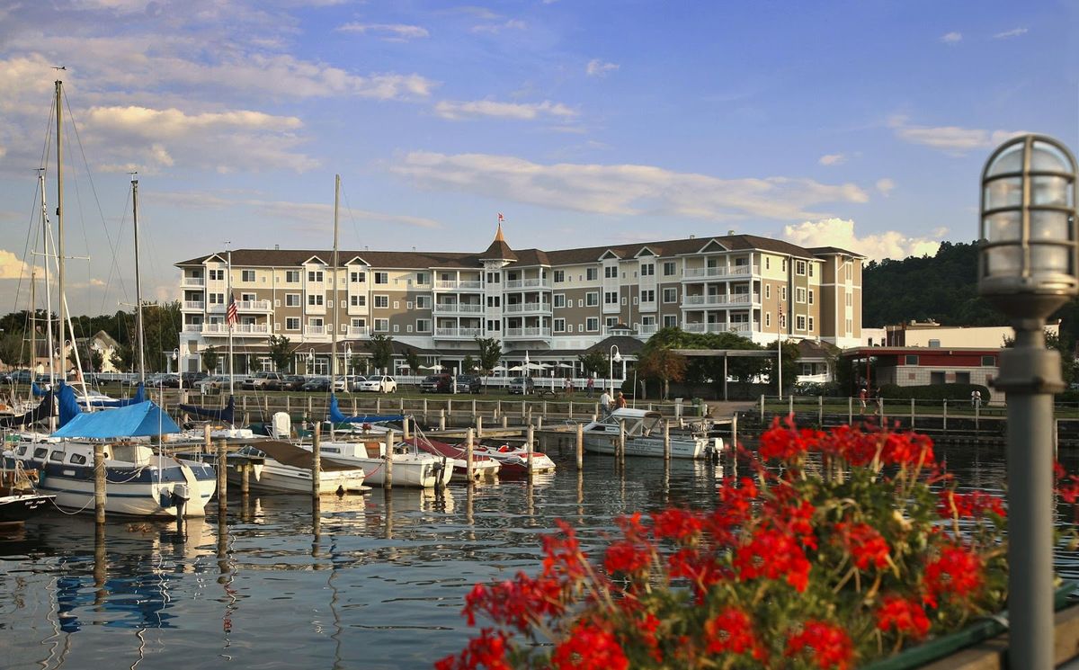 Hampton Inn Geneva — reliable mid-tier hotel near Seneca and Cayuga lakes in the Finger Lakes region