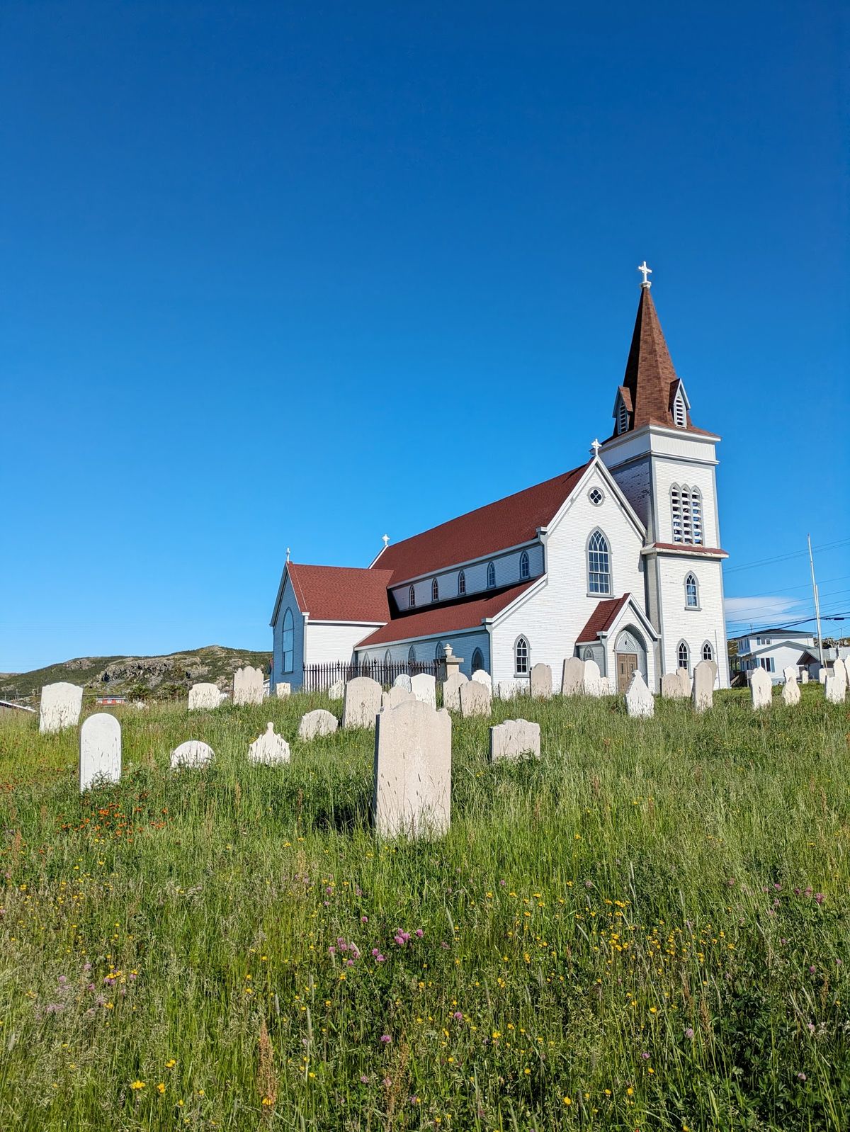 Long Point Lighthouse Inn — clifftop lighthouse keeper's lodging in Twillingate, Newfoundland