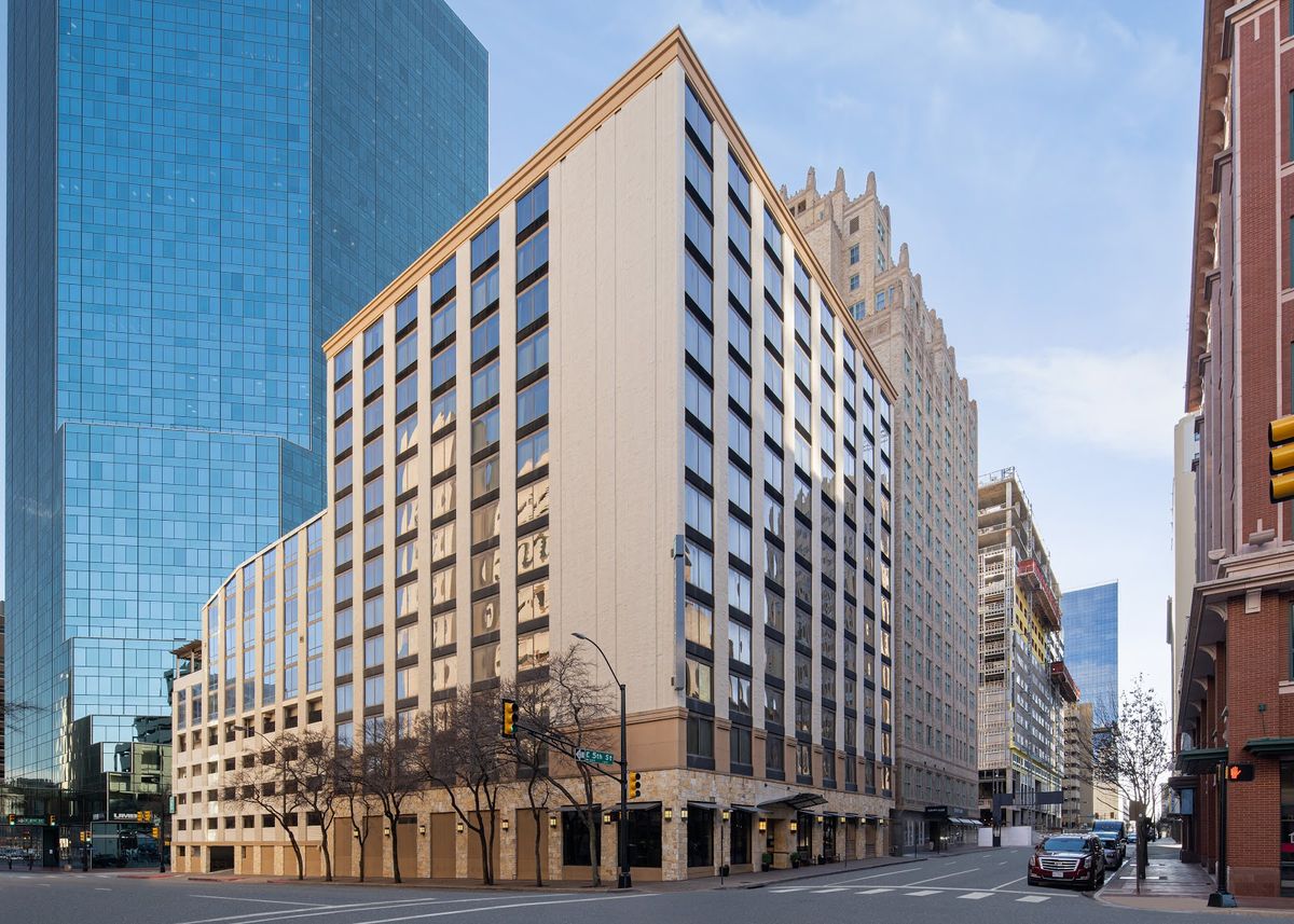 Hampton Inn & Suites Fort Worth Downtown — modern hotel exterior, downtown Fort Worth