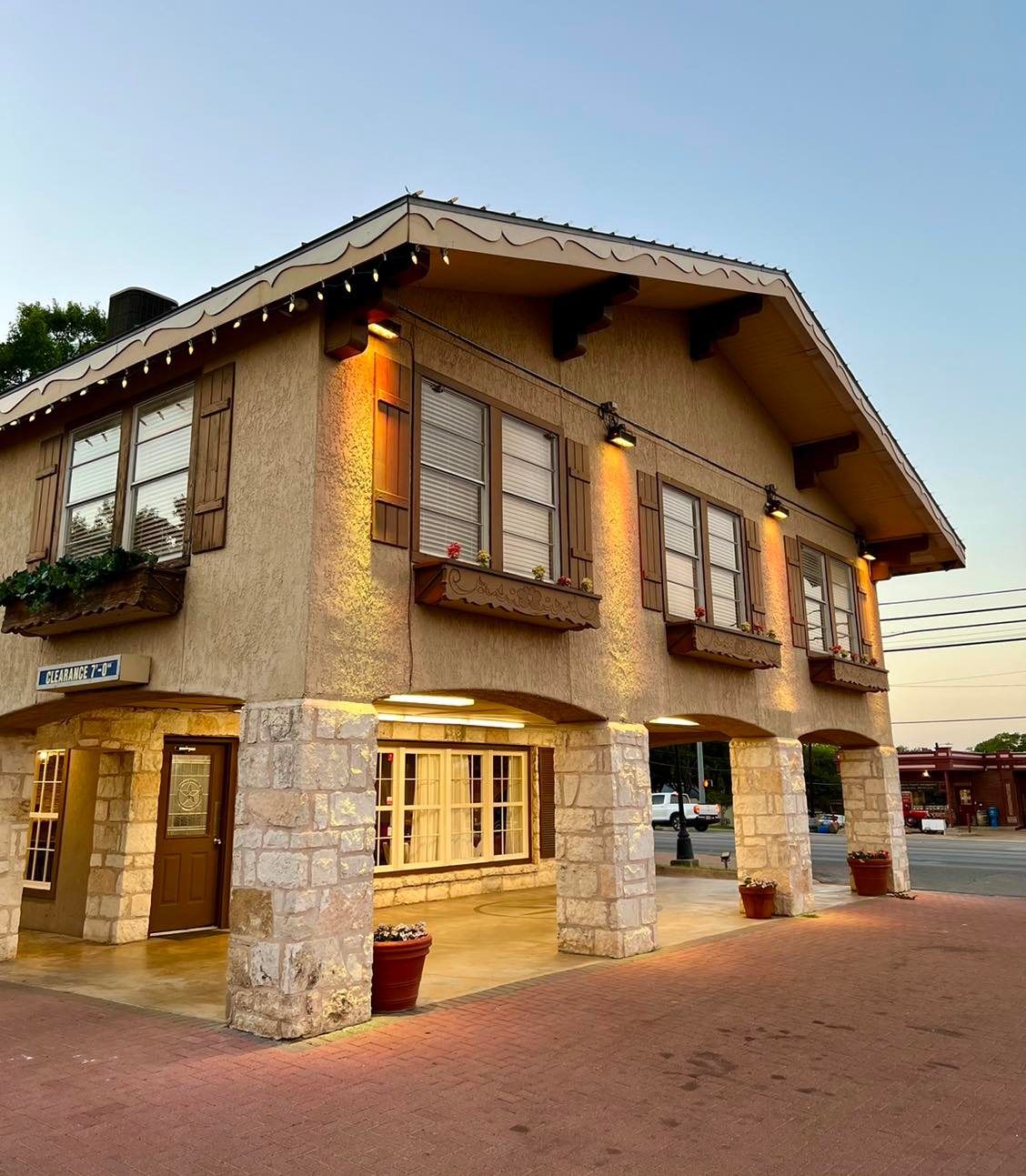 Fredericksburg Inn and Suites — comfortable mid-range hotel near Main Street, Fredericksburg Texas