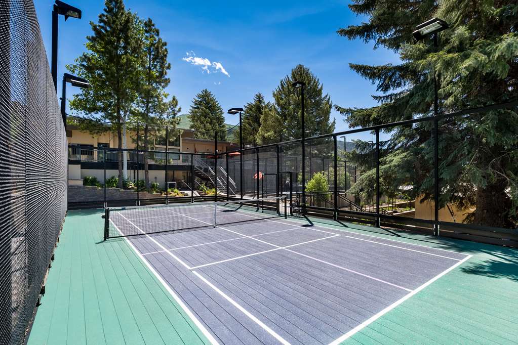Quality Inn & Suites On the Beach Glenwood Springs — hotel with private river beach on the Colorado