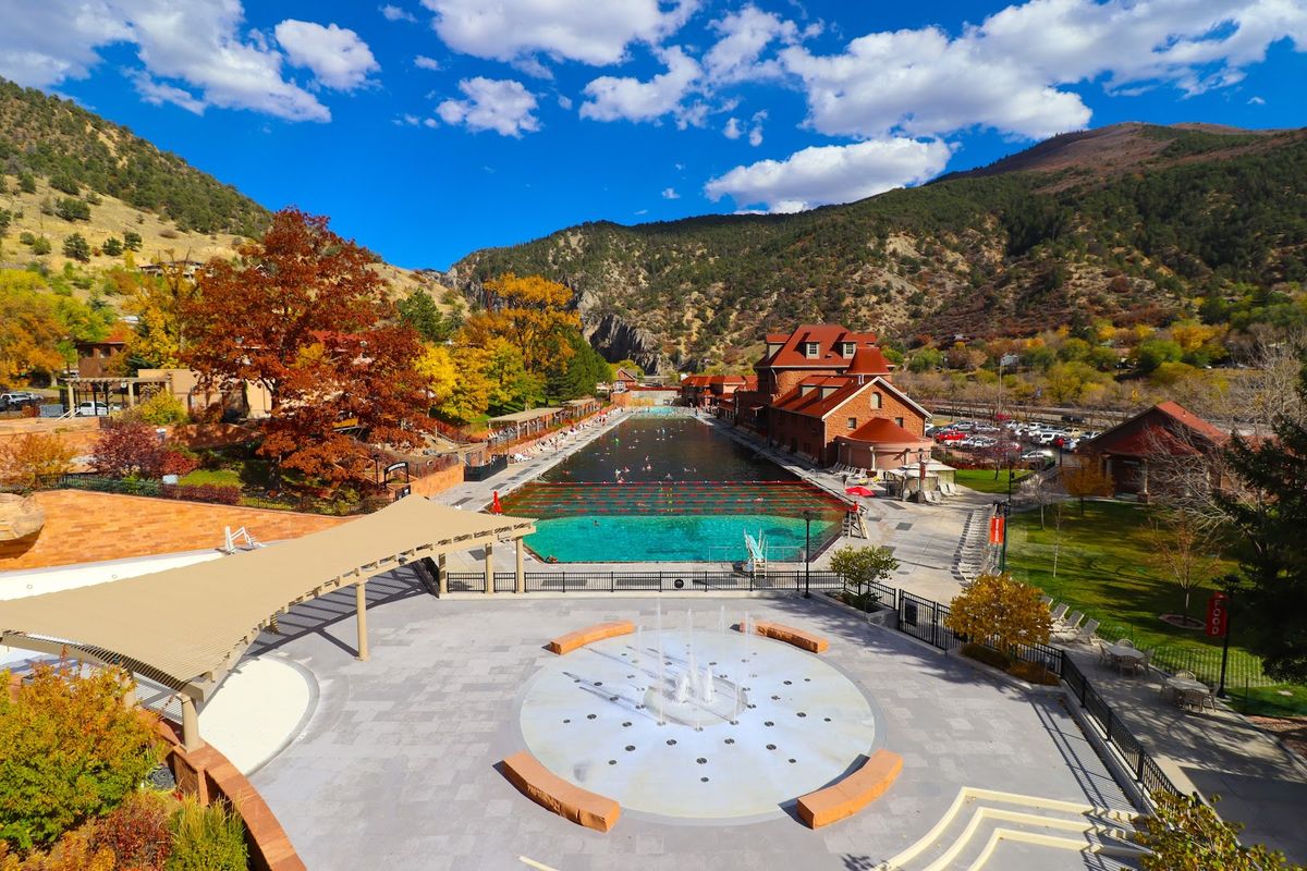 Hotel Denver Glenwood Springs — 1906 historic boutique hotel opposite the Amtrak depot in downtown Glenwood