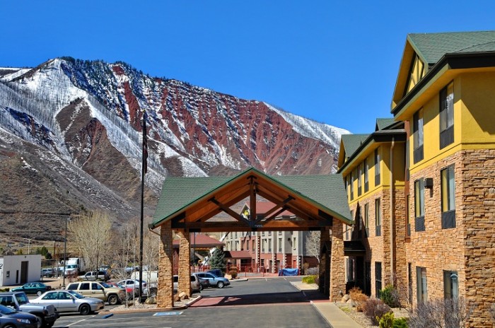 Holiday Inn Express Glenwood Springs Aspen Area — chain hotel along I-70 corridor