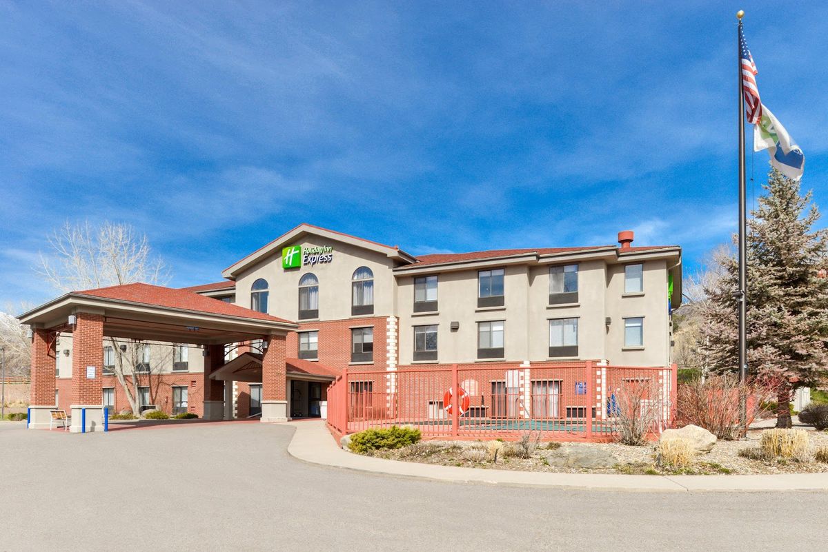 Best Western Antlers Glenwood Springs — riverside chain hotel in downtown Glenwood near the Hot Springs Pool