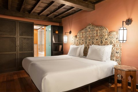 AC Palacio de Santa Paula Granada — 75-room Marriott-Autograph-Collection 16th-century Santa Paula convent on Gran Vía