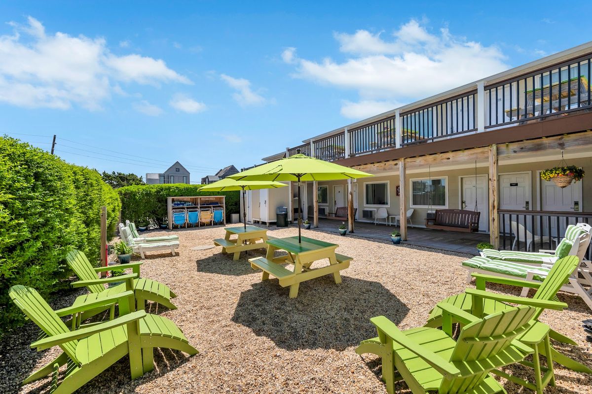 Westhampton Country Inn — quiet village inn in Westhampton Beach, the Hamptons