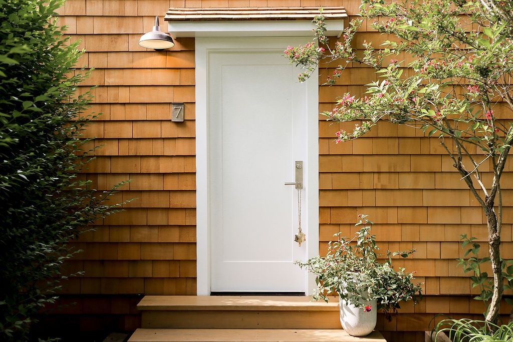 Mill House Inn — colonial-era bed and breakfast across from East Hampton's Hook Mill