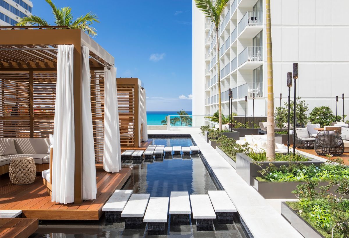 Hawaii skyline — luxury hotel destination