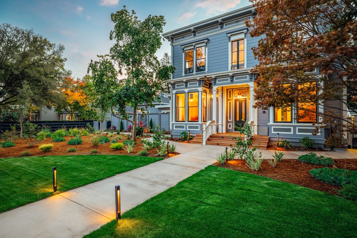 Camellia Inn Healdsburg — 1869 Italianate Victorian bed and breakfast two blocks from Plaza
