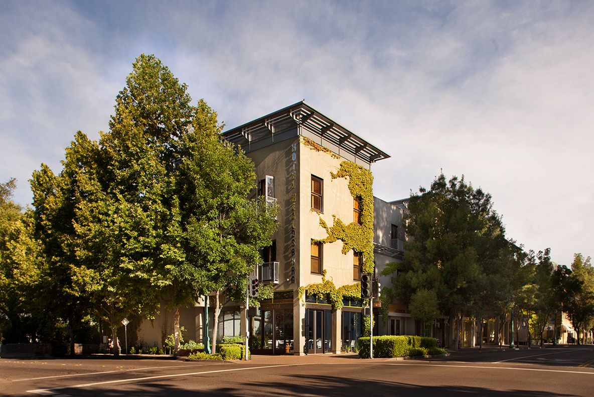 h2hotel Healdsburg — LEED-certified design hotel on Healdsburg Avenue with Spoonbar