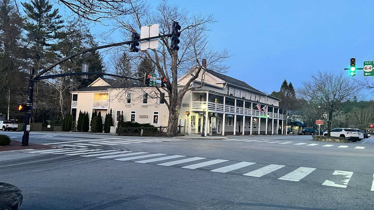 Mitchell's Lodge and Cottages Highlands NC — family-owned cottage compound with rhododendron gardens